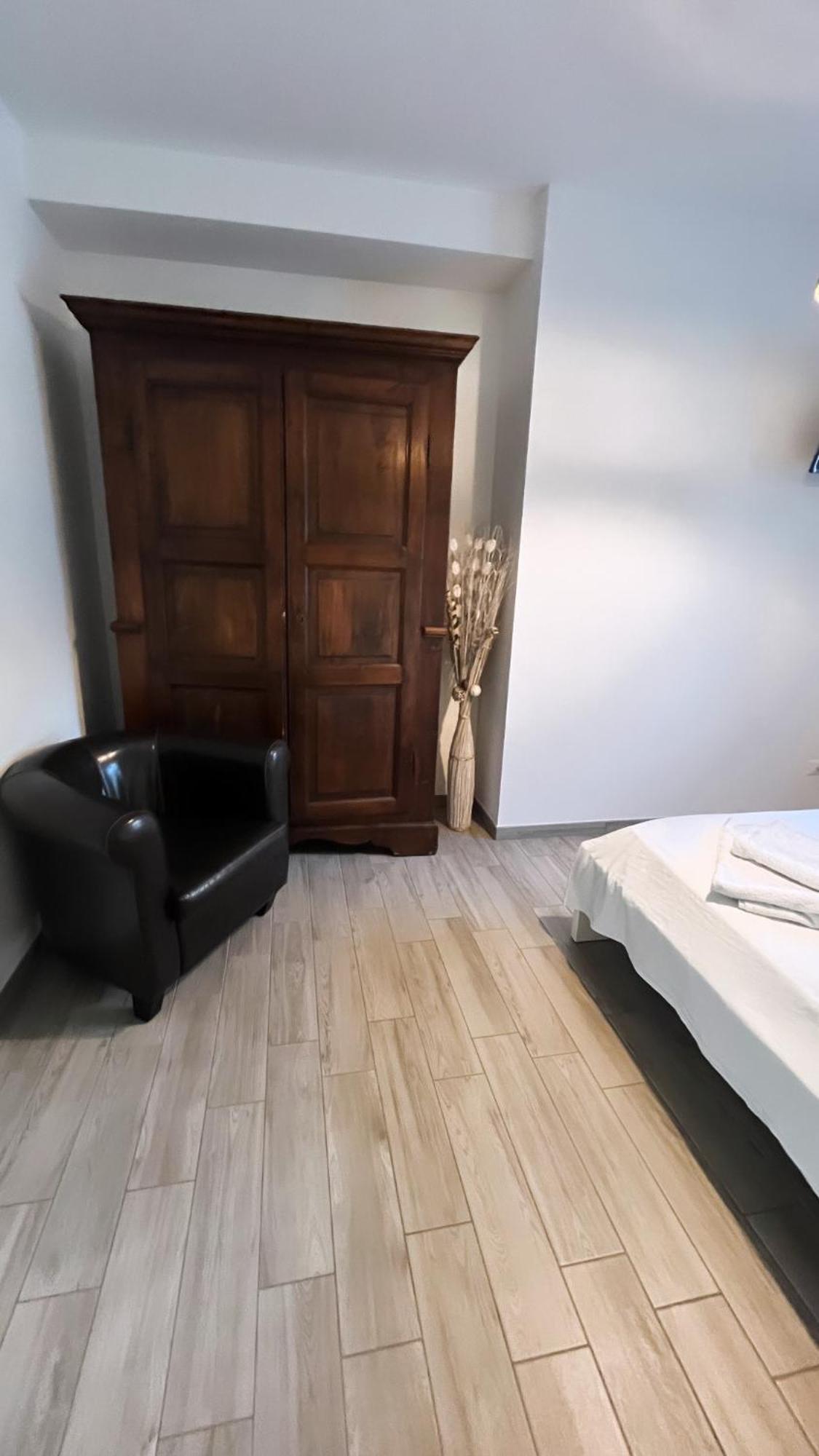 Santa Caterina Apartment Crema Bagian luar foto